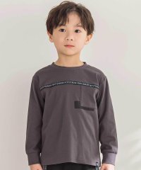 BeBe Petits Pois Vert/【店舗限定】ロゴテープライン天竺長袖Tシャツ(95~160cm)/508432682
