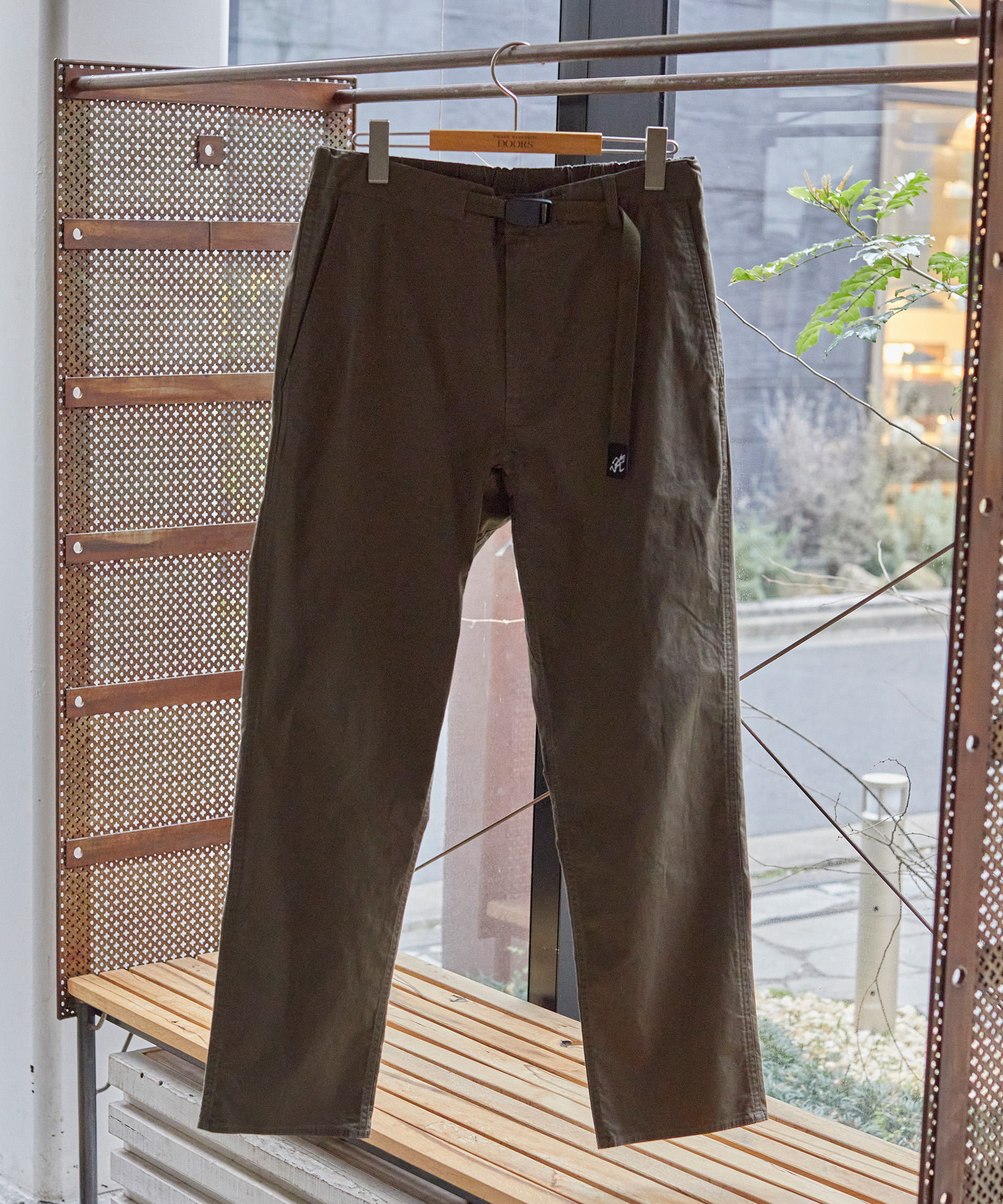 おすすめアイテム②　『別注』GRAMICCI　STRETCH WEATHER PANTS